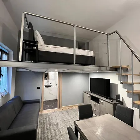 Domusmi Delfico 26 A * מילאנו
